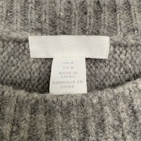 H&M Cropped Sweater, Size M - Picture 4 of 4